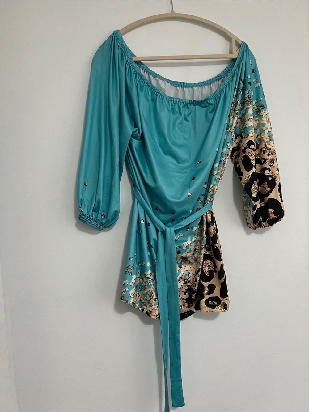 Turquoise One-Shoulder Floral & Animal Print tunic with short. Set of 2 pieces